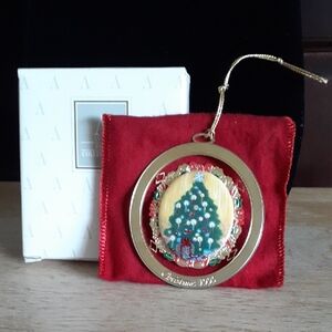 Avon Christmas 1995 Commemorative Ornament TT121
